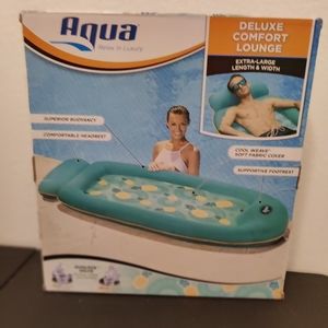 Aqua Deluxe Comfort Water Lounge